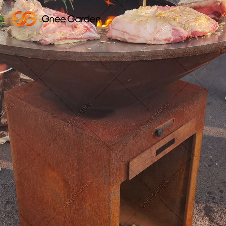 ชีวิตกลางแจ้งชามไฟ Corten Steel Hemisphere Fire Pit เตาย่างบาร์บีคิว