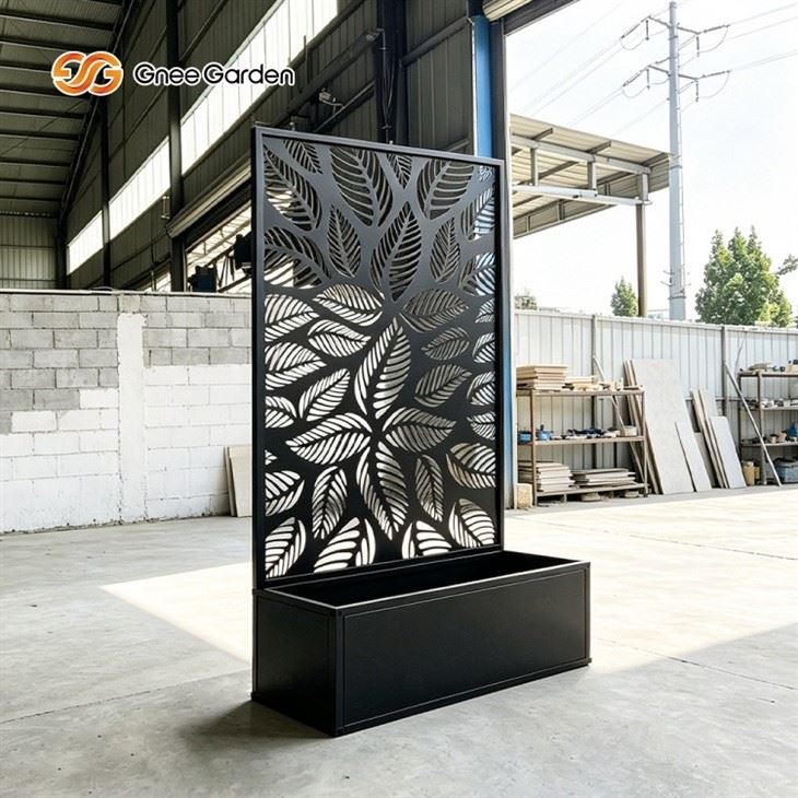 Galvanised steel Garden Planter Box with Privacy Panel